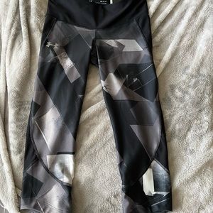 Cropped under armour leggings